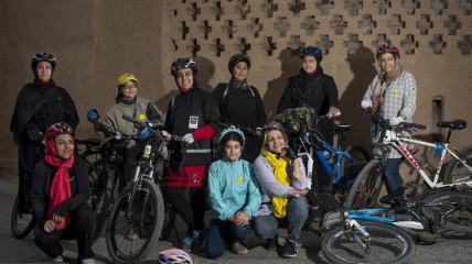 Baanbreeksters: rijdende, varende, vliegende vrouwen die de wereld veroveren